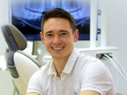 Dr. Alexander Froß, Zahnarzt, MSc Implantologie, im Team seit 02/2018