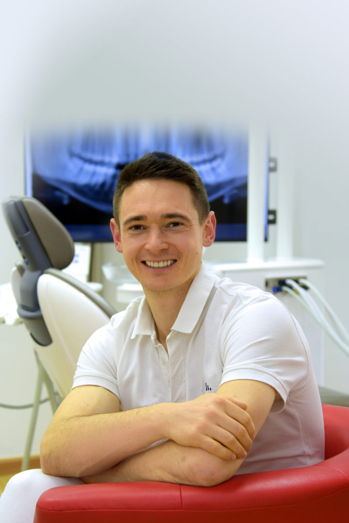 Dr. Alexander Froß, Zahnarzt, MSc Implantologie, im Team seit 02/2018